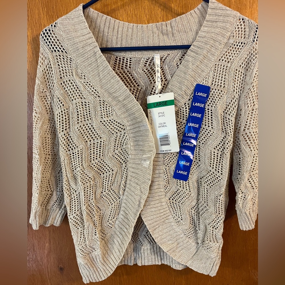 Leo & Nicole Shrug-New-L